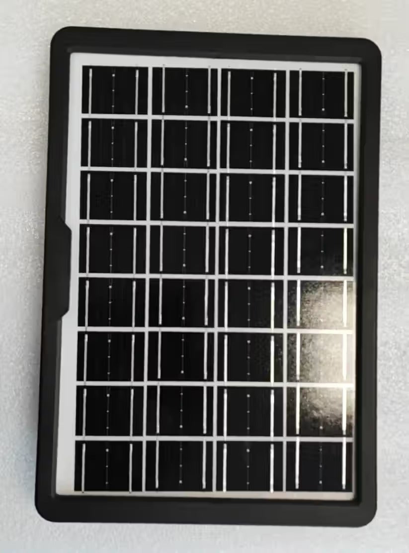 CCLamp CL-1615 15W Solar Mobile Phone and Battery Charger.